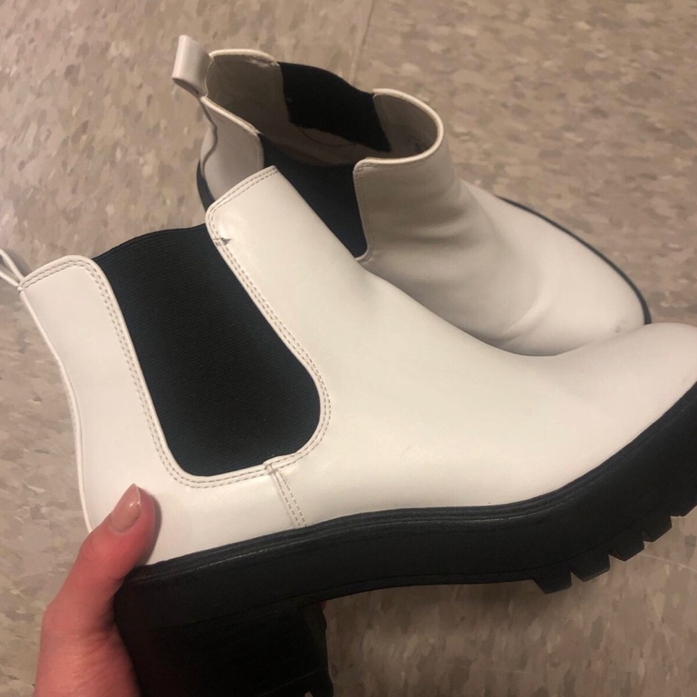 Pull&Bear white boots